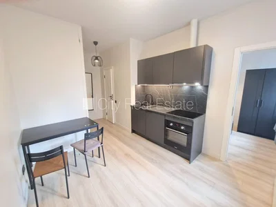 Küche; küchengeräte, holzboden, tageslicht, moderner stil