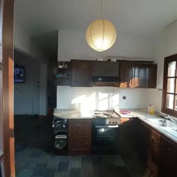 Cuisine; électroménager, parquet, lumière naturelle, style moderne