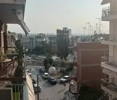 Cuisine; électroménager, parquet, lumière naturelle, style moderne