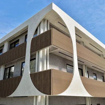 Kuchyně; kuchyňské spotřebiče, dřevěná podlaha, přirozené světlo, moderní styl