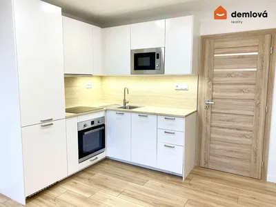 Living room; wood floor, natural light, modern style
