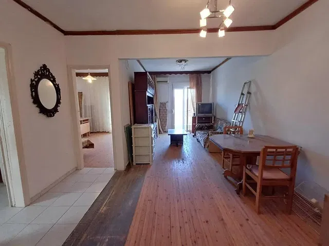 Küche; küchengeräte, holzboden, tageslicht, moderner stil