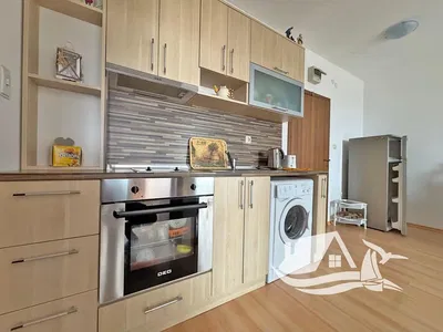 Дневна соба; дрвени под, природно светло, модерни стил