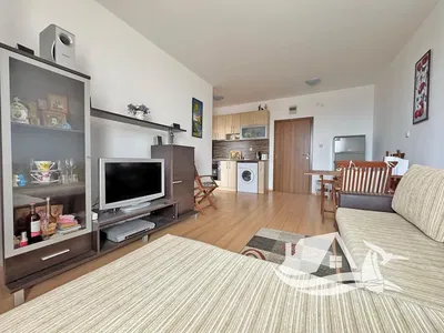 Дневна соба; дрвени под, природно светло, модерни стил