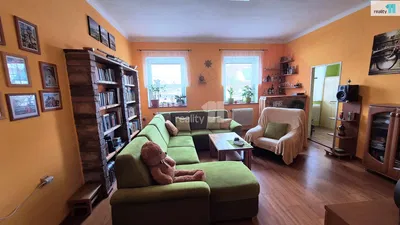 Cozinha; eletrodomésticos, chão de madeira, luz natural, estilo moderno