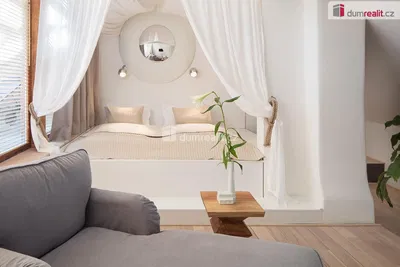 Salon; parquet, lumière naturelle, style moderne