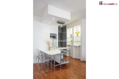 Salon; parquet, lumière naturelle, style moderne