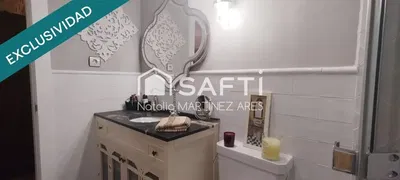 Küche; küchengeräte, holzboden, tageslicht, moderner stil