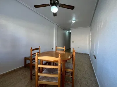 Küche; küchengeräte, holzboden, tageslicht, moderner stil