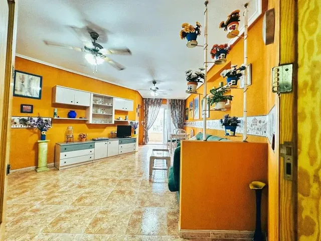 Wohnzimmer; holzboden, tageslicht, moderner stil