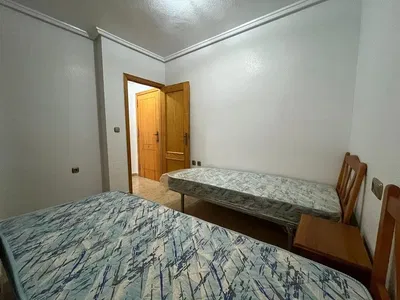 Küche; küchengeräte, holzboden, tageslicht, moderner stil