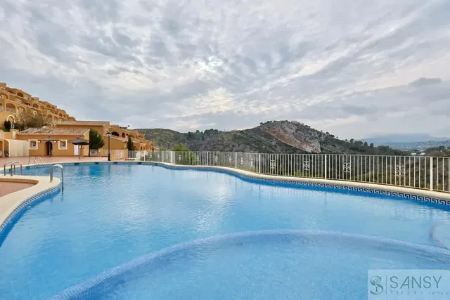 Küche; küchengeräte, holzboden, tageslicht, moderner stil