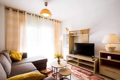 Küche; küchengeräte, holzboden, tageslicht, moderner stil