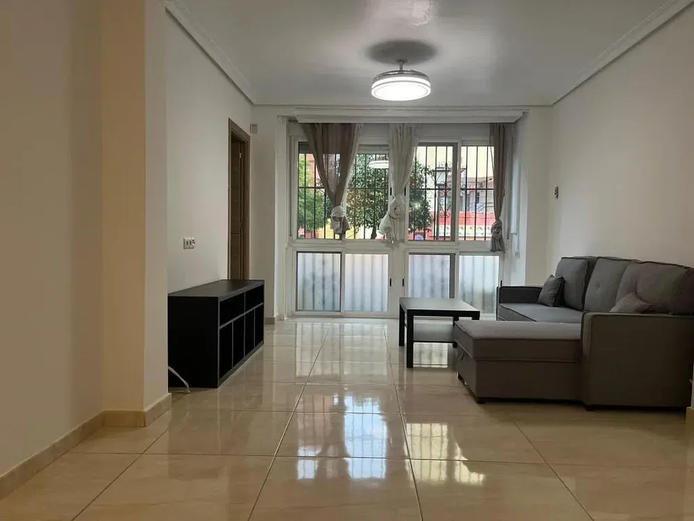 Cuisine; électroménager, parquet, lumière naturelle, style moderne