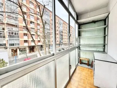 Küche; küchengeräte, holzboden, tageslicht, moderner stil