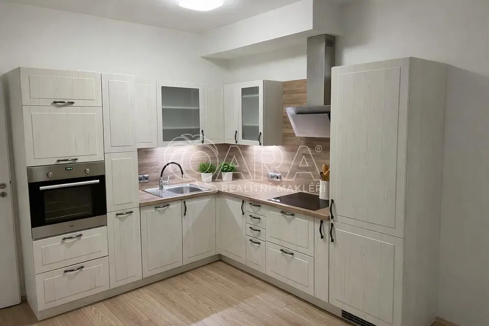 Salon; parquet, lumière naturelle, style moderne