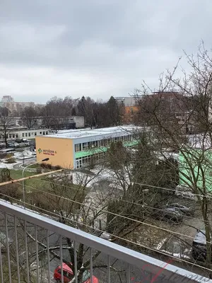 Cuisine; électroménager, parquet, lumière naturelle, style moderne