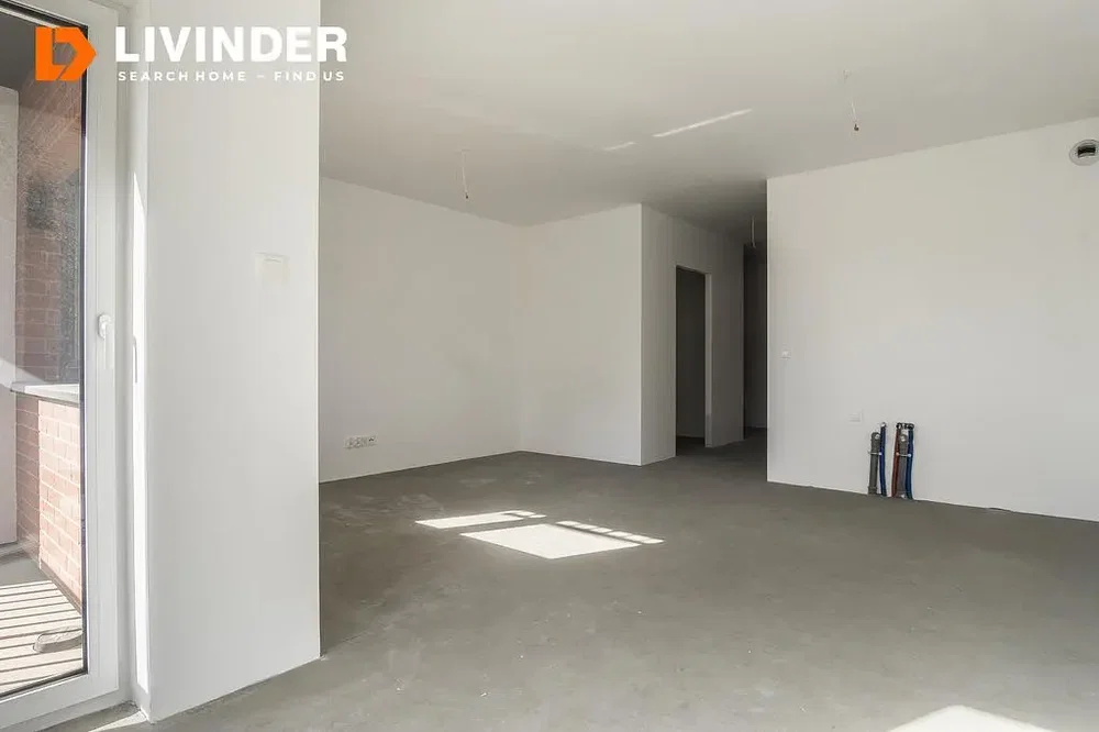 Keuken; keukenapparatuur, houten vloer, natuurlijk licht, moderne stijl