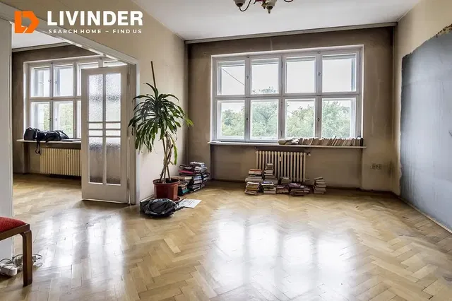 Kuchnia; sprzęt kuchenny, podłoga drewniana, światło dzienne, styl nowoczesny