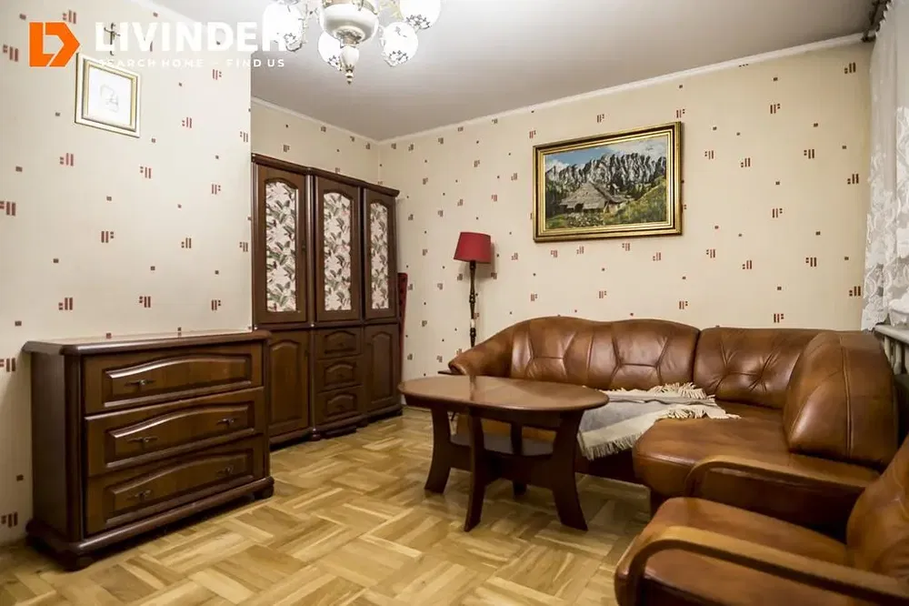 Kuhinja; kućanski aparati, pločice, prirodna svjetlost, moderan stil