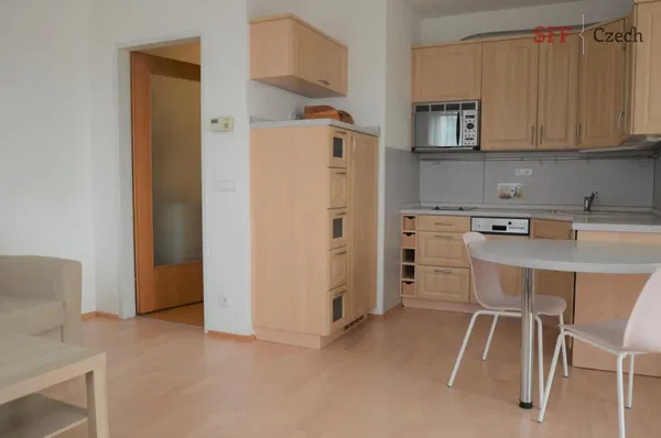 Wohnzimmer; holzboden, tageslicht, moderner stil