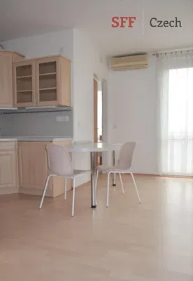 Küche; küchengeräte, holzboden, tageslicht, moderner stil