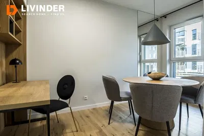 Dnevni boravak; drveni pod, prirodna svjetlost, moderan stil