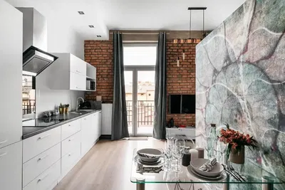 Kuchnia; sprzęt kuchenny, podłoga z płytek, światło dzienne, styl nowoczesny