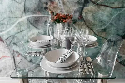 Kuchnia; sprzęt kuchenny, podłoga drewniana, światło dzienne, styl nowoczesny