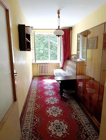 Kuchnia; sprzęt kuchenny, podłoga drewniana, światło dzienne, styl nowoczesny