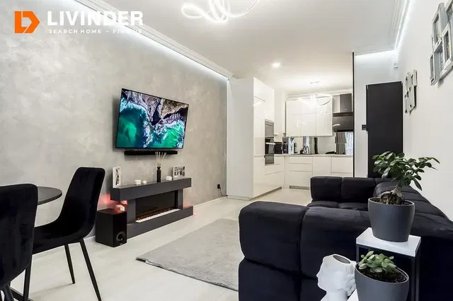 Kuchnia; sprzęt kuchenny, podłoga drewniana, światło dzienne, styl nowoczesny