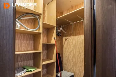 Kuchnia; sprzęt kuchenny, podłoga drewniana, światło dzienne, styl nowoczesny