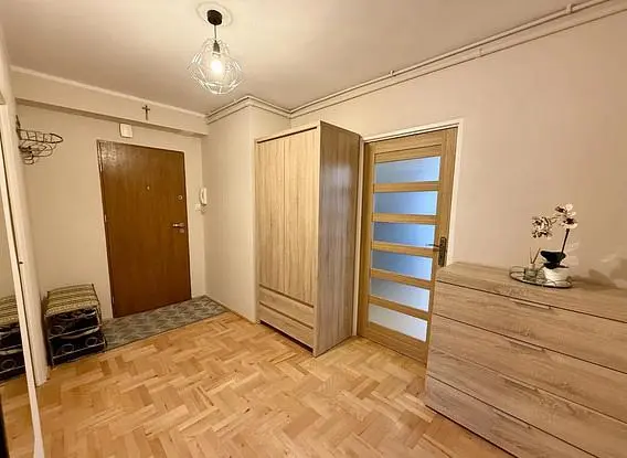 Küche; küchengeräte, holzboden, tageslicht, moderner stil