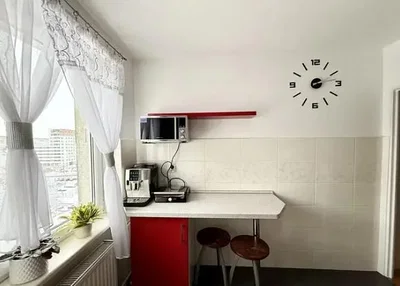 Küche; küchengeräte, holzboden, tageslicht, moderner stil