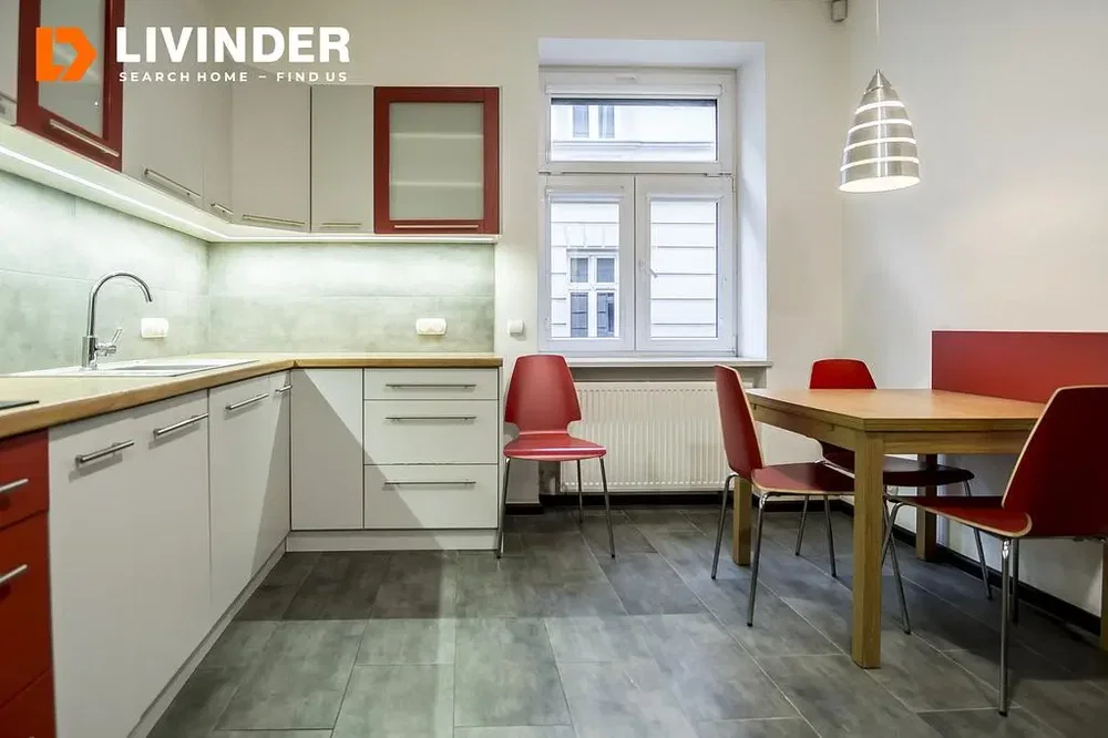 Küche; küchengeräte, holzboden, tageslicht, moderner stil