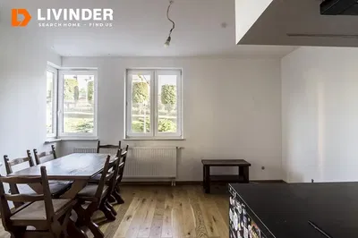 Cozinha; eletrodomésticos, chão de madeira, luz natural, estilo moderno