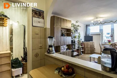 Cozinha; eletrodomésticos, chão de azulejo, luz natural, estilo moderno