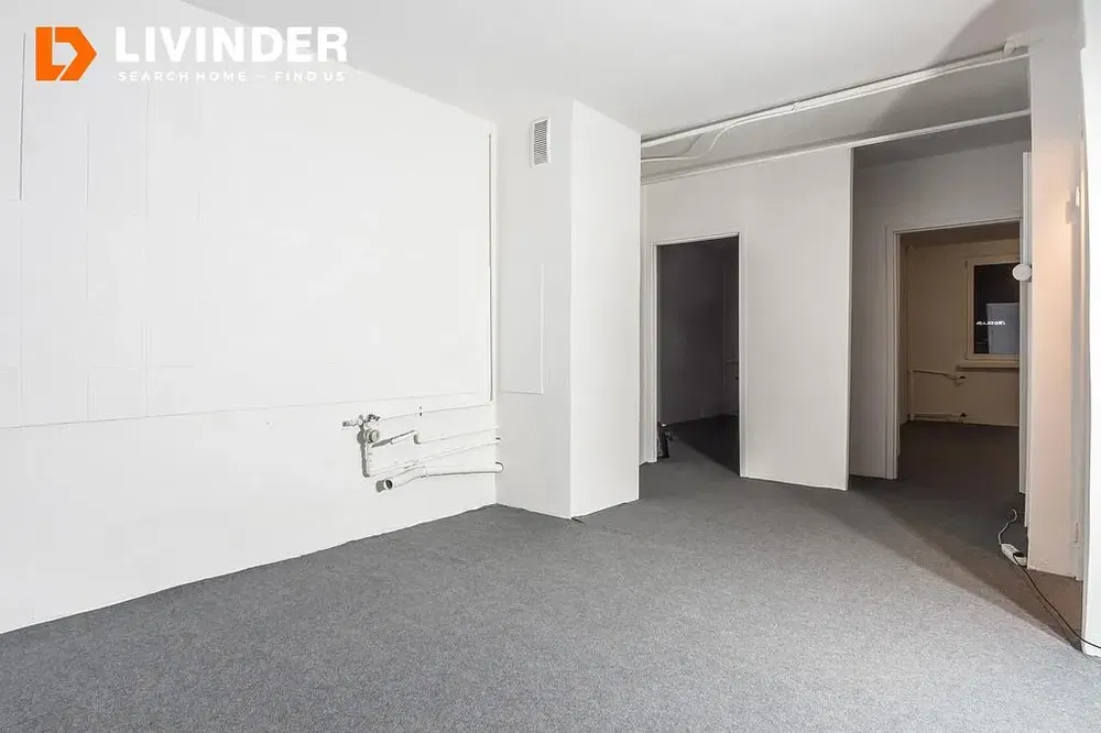 Kuchnia; sprzęt kuchenny, podłoga drewniana, światło dzienne, styl nowoczesny