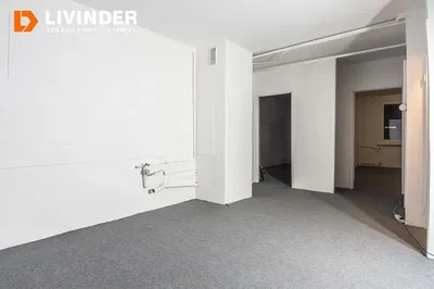 Kuchnia; sprzęt kuchenny, podłoga drewniana, światło dzienne, styl nowoczesny