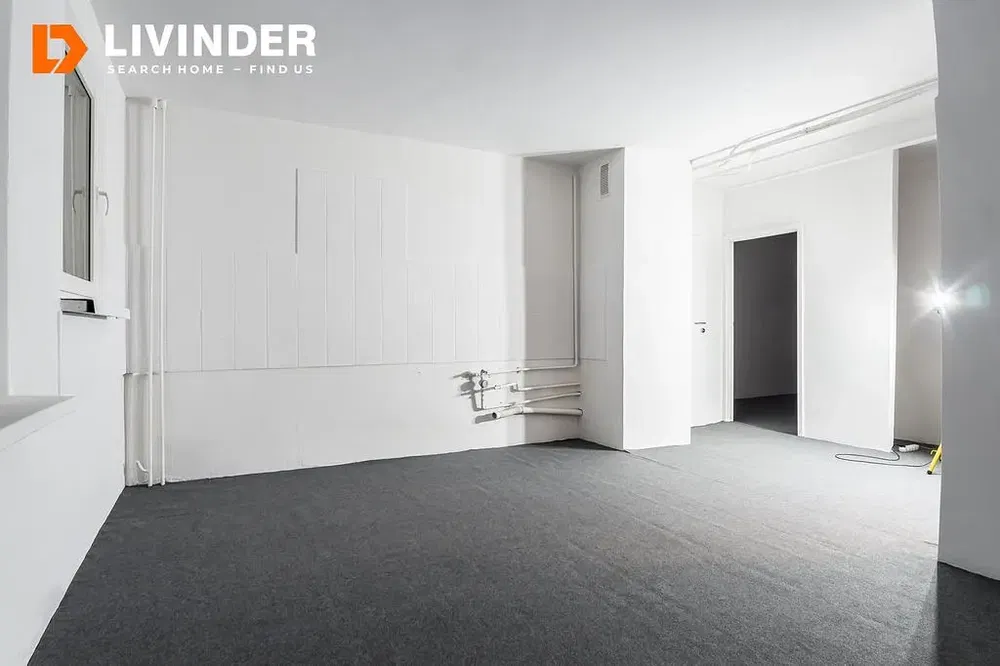 Kuchnia; sprzęt kuchenny, podłoga z płytek, światło dzienne, styl nowoczesny