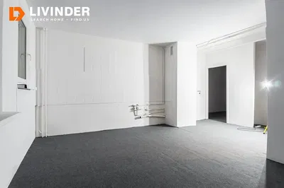 Kuchnia; sprzęt kuchenny, podłoga z płytek, światło dzienne, styl nowoczesny