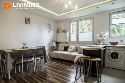 Mutfak; mutfak aletleri, ahşap zemin, doğal ışık, modern stil