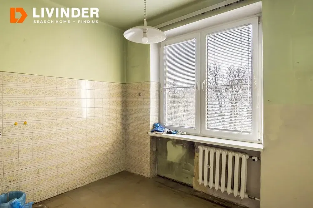 Cozinha; eletrodomésticos, chão de madeira, luz natural, estilo moderno