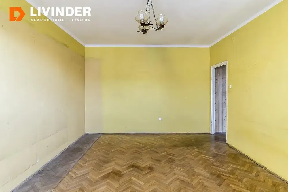 Cozinha; eletrodomésticos, chão de madeira, luz natural, estilo moderno