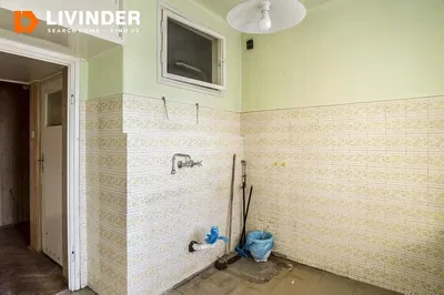 Cozinha; eletrodomésticos, chão de madeira, luz natural, estilo moderno