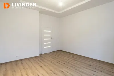 Кухиња; кухињски апарати, дрвени под, природно светло, модерни стил