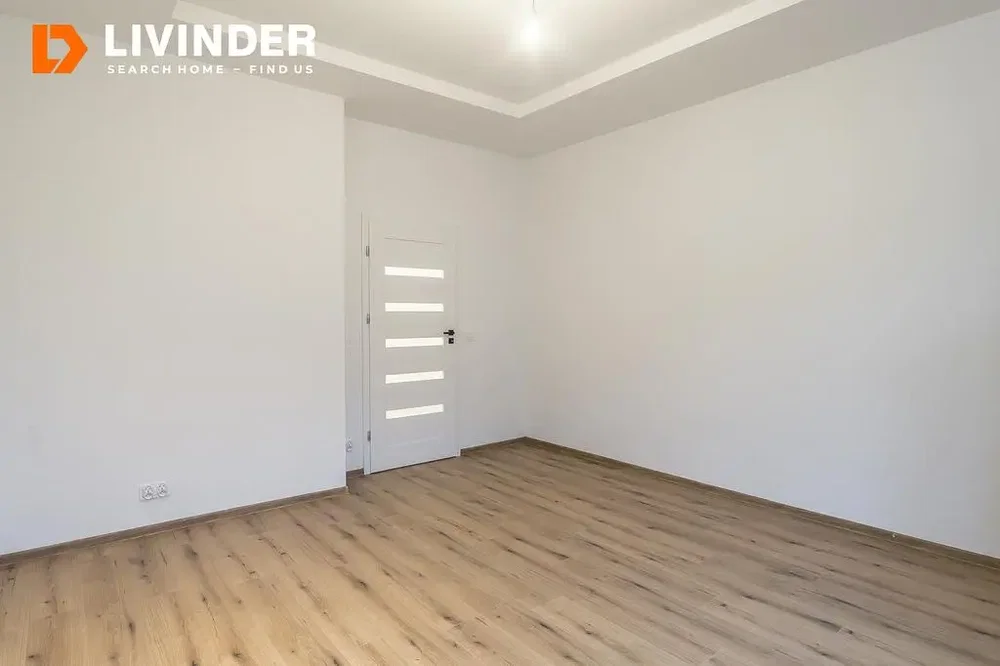 Cozinha; eletrodomésticos, chão de madeira, luz natural, estilo moderno