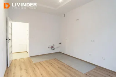 Cozinha; eletrodomésticos, chão de madeira, luz natural, estilo moderno