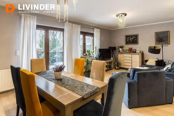 Salon; podłoga drewniana, światło dzienne, styl nowoczesny