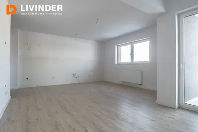 Кухиња; кухињски апарати, дрвени под, природно светло, модерни стил